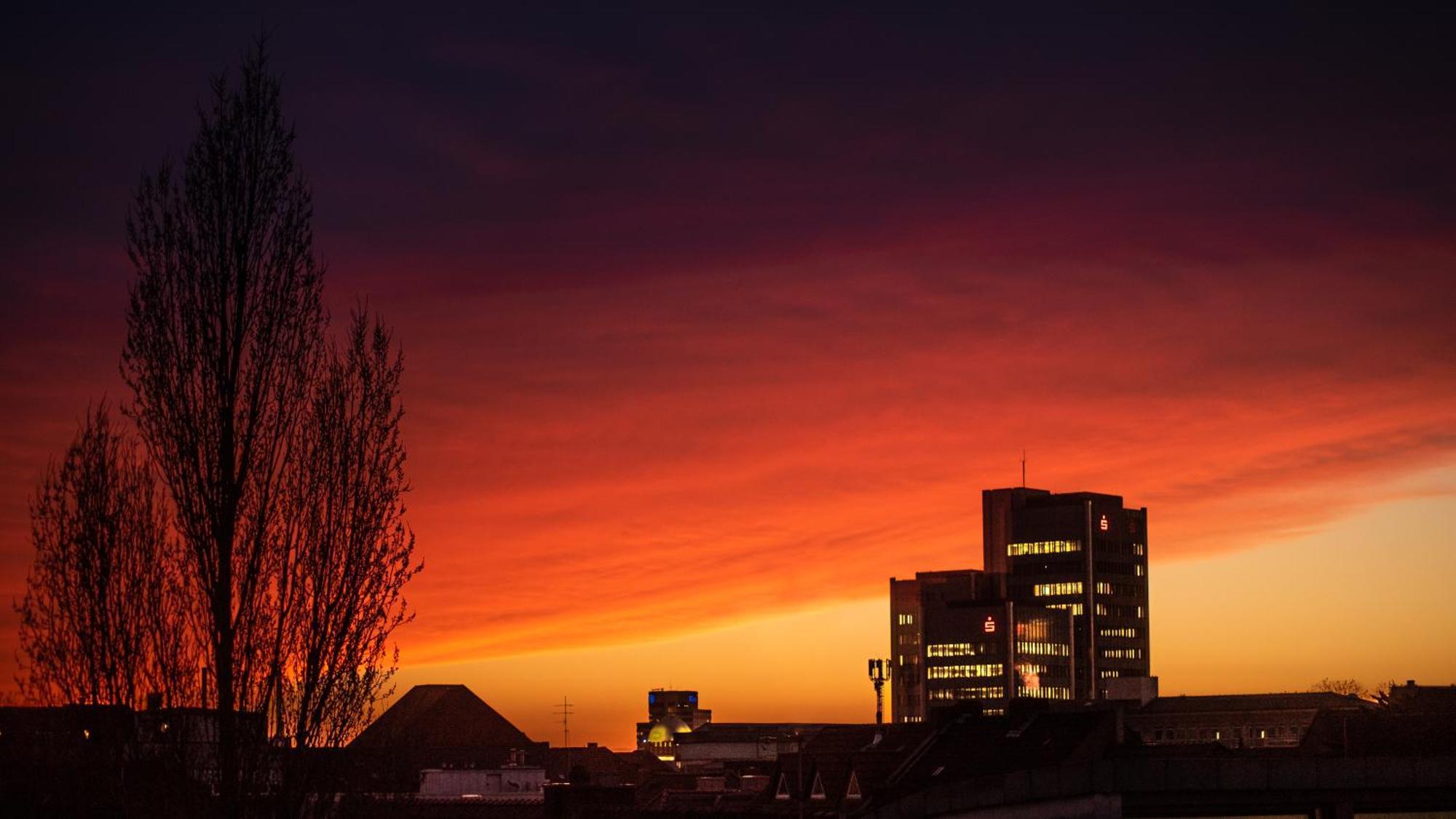 Eich-Penthouse, Zentral Am Stadtwald Mit Ausblick Ueber Die Stadt, 24H Self Check-In, Netflix, Disneyplus Hannover Dış mekan fotoğraf